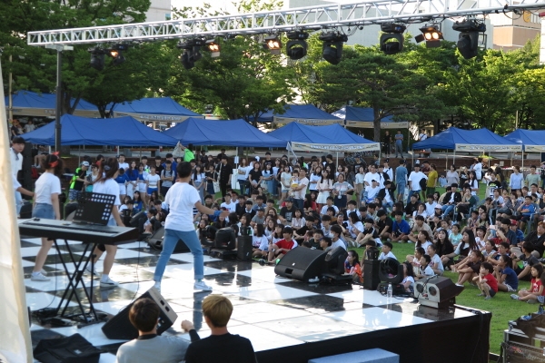 2017. 부천시청소년연합축제 무지개 "여름축제: 8PM" 진행사진 이미지